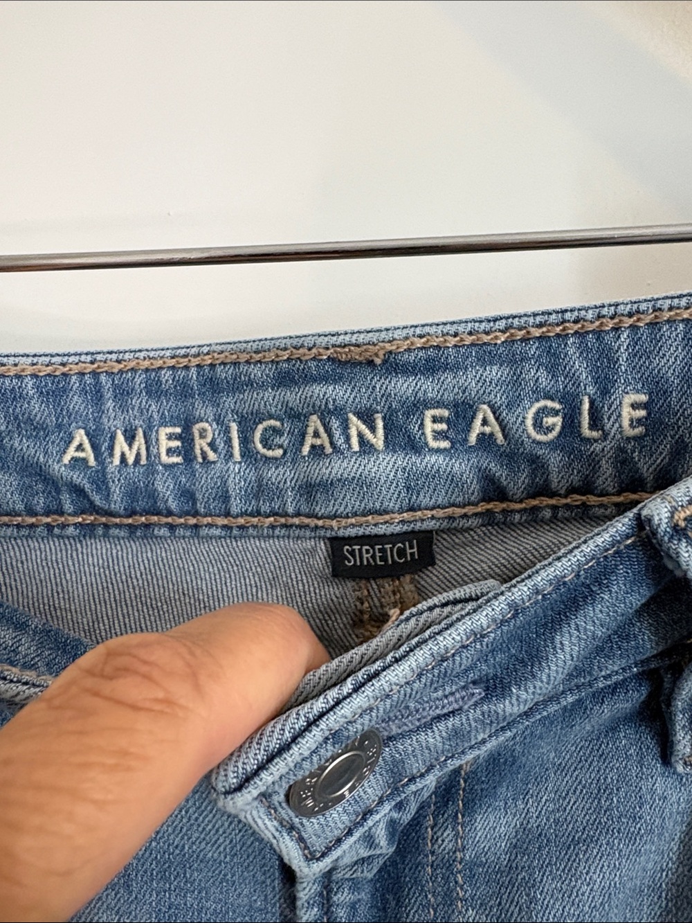 American Eagle Low Rise Baggy Wide Leg Jeans Distressed Knees Size 2 Extra Long - Picture 3 of 14